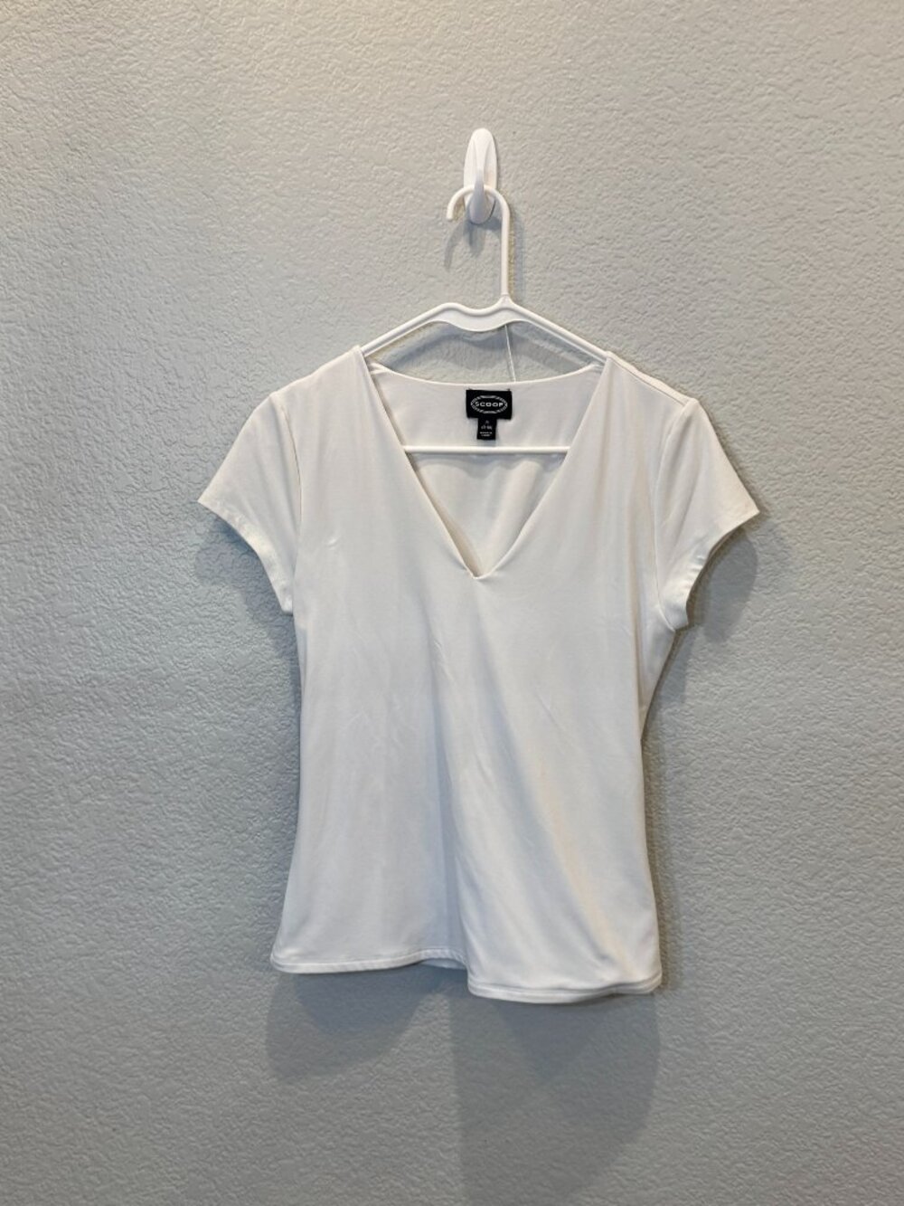 Scoop Women's Deep V-Neck Fitted Short-Sleeve Top